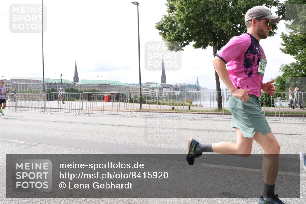 29.06.2025 - hella hamburg halbmarathon Lena Gebhardt http://msf.ph/oto/8415920 29.06.2025 10:26:25 Lombardsbrücke 85, 1300, 2643, 3617, 4267, 4268, 4315, 4844, 6159, 6905, 7929, 8079, 8276, 8306, 8357, 8674, 8942, 9186, 11107, 11139, 11270, 11859, 12126, 12826, 12827, 12945, 12946, 13264, 14063, 14179, 14356, 14726, 14930, 15807, 16788, 17300, 17675, 17712, 18074, 18087, 19144 meine-sportfotos.de