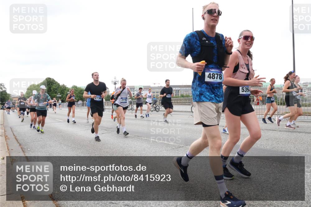 29.06.2025 - hella hamburg halbmarathon Lena Gebhardt http://msf.ph/oto/8415923 29.06.2025 10:51:40 Lombardsbrücke 2736, 1376, 2778, 4878, 5394, 1158, 1617, 1997, 2202, 2308, 2380, 2484, 2485, 2593, 2736, 2778, 3240, 3991, 4652, 4748, 4808, 4878, 5291, 5357, 5394, 5534, 5716, 5717, 6007, 6091, 6604, 6885, 6945, 6947, 6954, 6961, 7682, 7769, 7841, 7871, 7992, 8040, 8125, 8399, 8410, 8672, 9166, 9167, 9220, 9340, 9462, 9582, 9583, 9590, 9594, 9673, 9763, 10496, 10521, 10533, 10693, 10830, 11034, 11101, 11268, 11575, 11875, 12065 meine-sportfotos.de