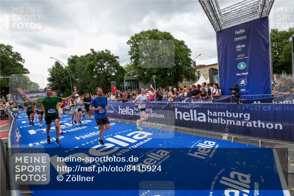 29.06.2025 - hella hamburg halbmarathon Zöllner http://msf.ph/oto/8415924 29.06.2025 10:49:38 Ziel 2504, 2516, 2592, 2596, 2889, 2937, 5705, 5978, 8437, 8689, 9038, 9463, 9649, 11340, 11679, 11977, 12094, 13233, 14562, 15392, 15857, 16114, 16592, 16738, 17001 meine-sportfotos.de