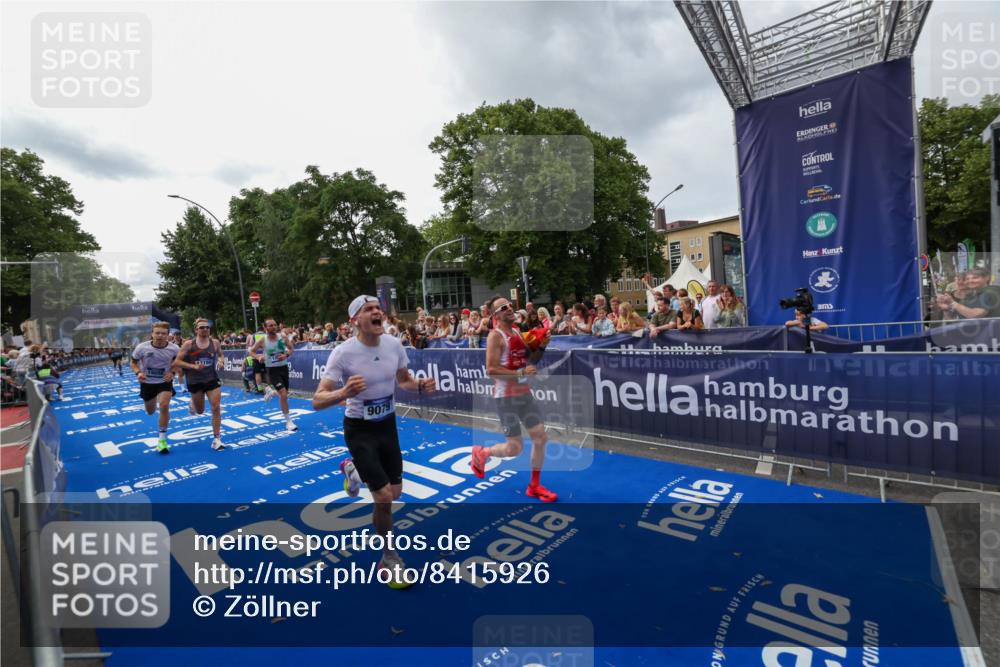 29.06.2025 - hella hamburg halbmarathon Zöllner http://msf.ph/oto/8415926 29.06.2025 10:27:05 Ziel 9079, 12641, 12992, 13780, 13956, 14828, 15671, 19050 meine-sportfotos.de