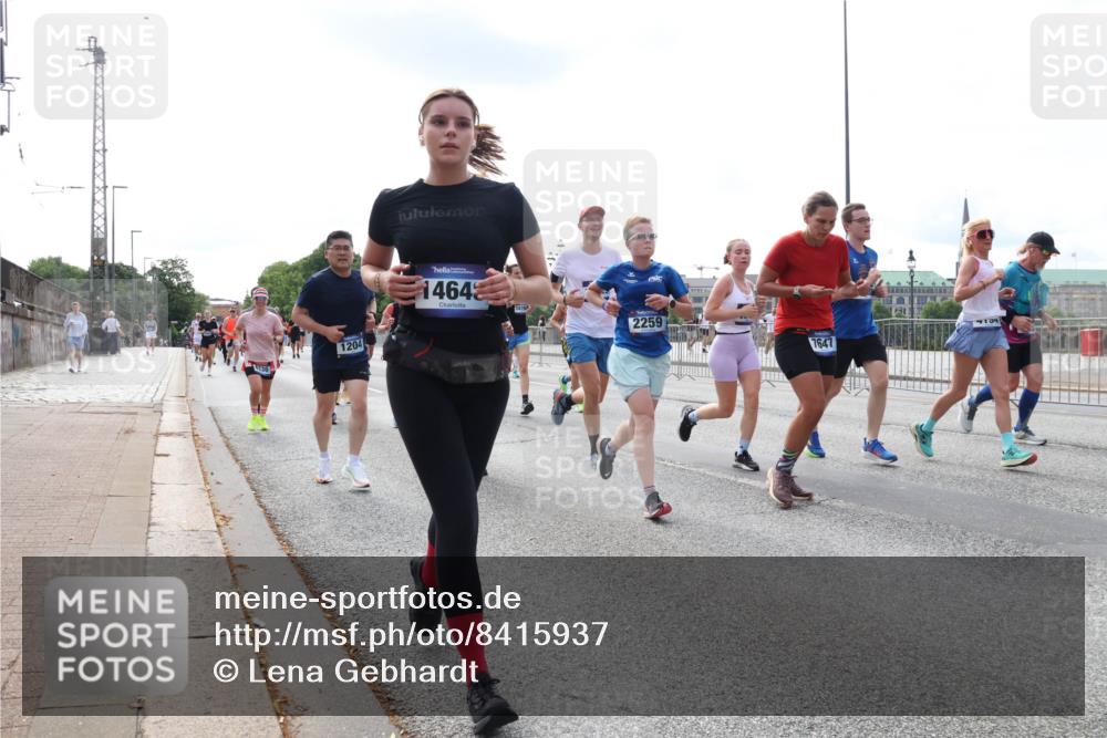 29.06.2025 - hella hamburg halbmarathon Lena Gebhardt http://msf.ph/oto/8415937 29.06.2025 10:17:38 Lombardsbrücke 136, 1204, 1464, 2259, 7647, 1015, 1083, 1204, 1274, 1356, 1458, 1477, 1622, 1749, 1795, 2094, 2259, 2305, 2548, 2860, 3138, 3292, 3464, 3466, 3802, 3803, 4194, 4218, 4852, 5002, 5004, 5023, 5290, 5390, 5611, 5733, 6126, 6128, 6254, 6336, 6352, 6520, 6522, 6786, 7011, 7258, 7291, 7410, 7413, 7445, 7566, 7647, 7844, 7945, 8144, 8210, 8253, 8309, 8351, 8433, 8558, 8799, 8895, 9152, 9259, 9400, 9798, 9848, 9964, 10174, 10509 meine-sportfotos.de