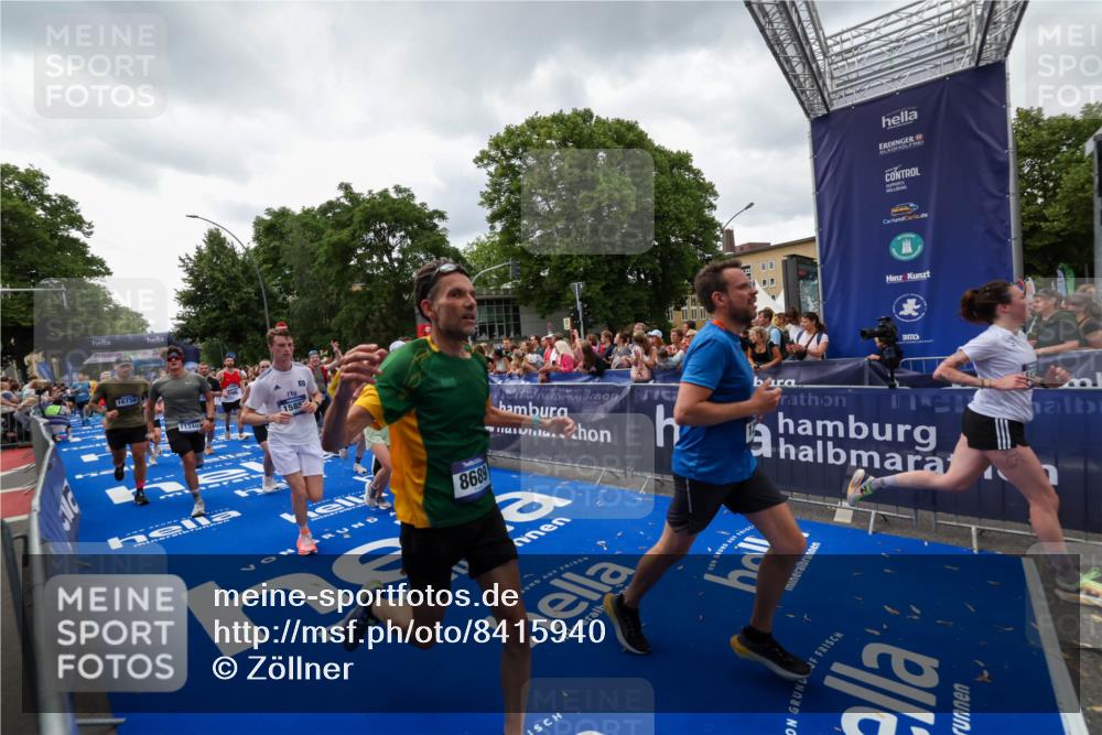 29.06.2025 - hella hamburg halbmarathon Zöllner http://msf.ph/oto/8415940 29.06.2025 10:49:38 Ziel 2504, 2516, 2592, 2596, 2889, 2937, 5705, 5978, 8437, 8689, 9038, 9463, 9649, 11340, 11679, 11977, 12094, 13233, 14562, 15392, 15857, 16114, 16592, 16738, 17001 meine-sportfotos.de