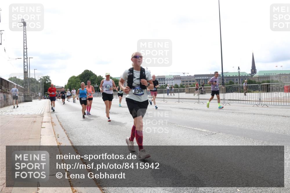 29.06.2025 - hella hamburg halbmarathon Lena Gebhardt http://msf.ph/oto/8415942 29.06.2025 10:26:26 Lombardsbrücke 4315, 111, 8306, 1300, 2643, 3617, 4267, 4268, 4315, 4507, 4509, 4844, 6159, 6905, 7929, 8079, 8276, 8306, 8357, 8674, 8942, 9186, 11107, 11139, 11270, 11859, 12126, 12826, 12827, 12945, 12946, 13264, 14063, 14179, 14356, 14726, 14930, 15807, 16788, 17300, 17675, 17712, 18074, 18087, 19144 meine-sportfotos.de