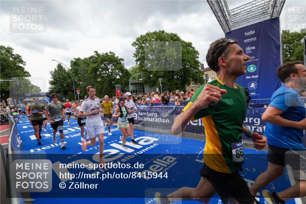 29.06.2025 - hella hamburg halbmarathon Zöllner http://msf.ph/oto/8415944 29.06.2025 10:49:39 Ziel 2504, 2516, 2592, 2596, 2889, 2937, 5705, 5978, 6115, 8689, 9038, 9463, 9649, 11340, 11679, 11977, 12094, 13233, 14562, 15392, 15857, 16114, 16592, 16738, 17001, 18058 meine-sportfotos.de