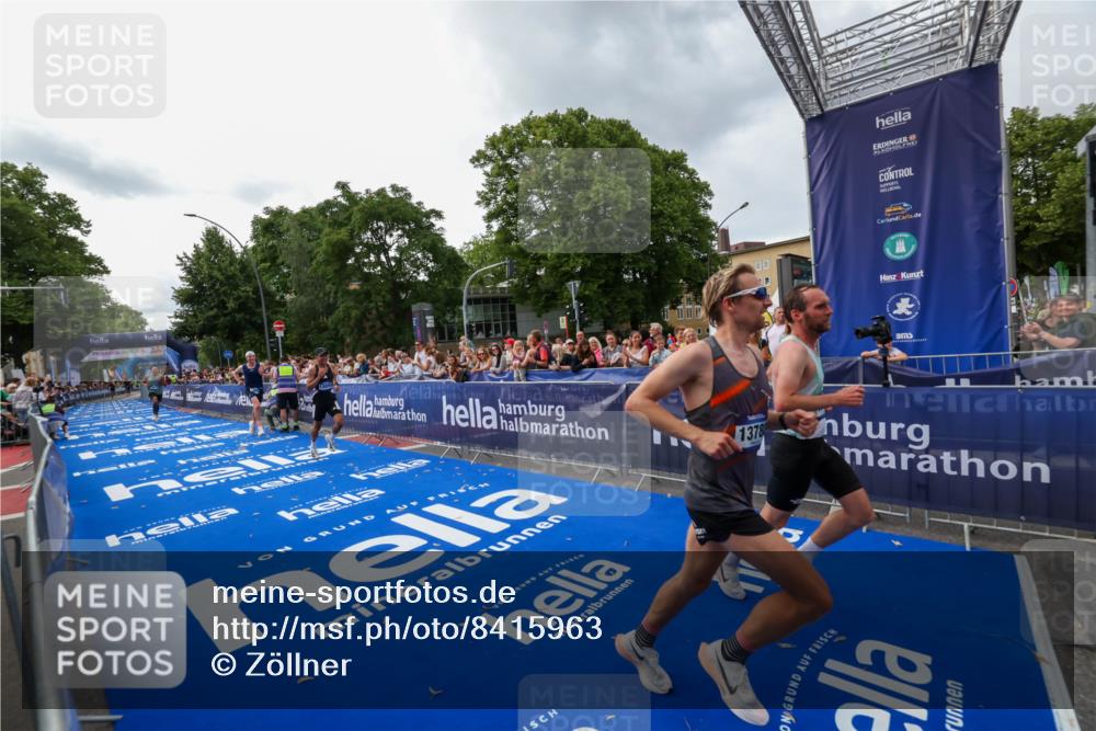 29.06.2025 - hella hamburg halbmarathon Zöllner http://msf.ph/oto/8415963 29.06.2025 10:27:06 Ziel 12641, 13780, 13956, 14828, 15671, 19050 meine-sportfotos.de
