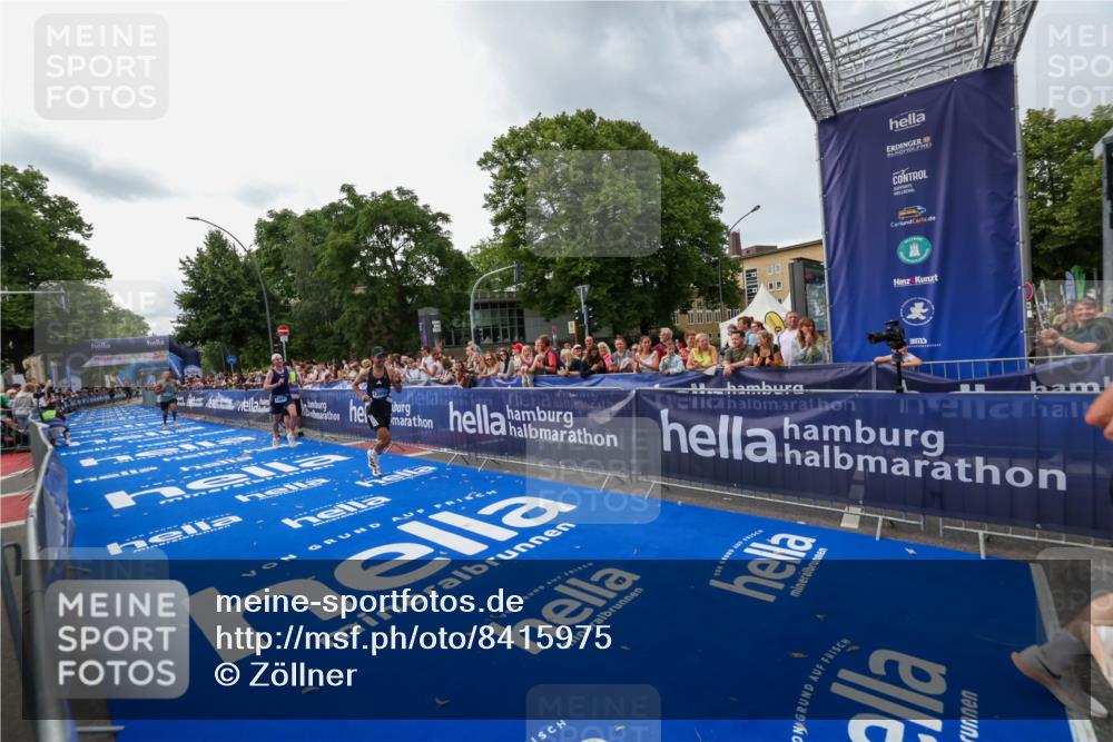 29.06.2025 - hella hamburg halbmarathon Zöllner http://msf.ph/oto/8415975 29.06.2025 10:27:07 Ziel 12641, 13780, 13956, 14828, 15671 meine-sportfotos.de