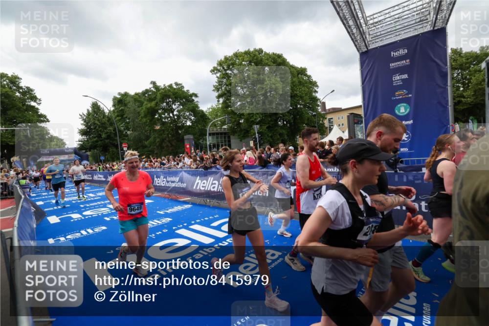 29.06.2025 - hella hamburg halbmarathon Zöllner http://msf.ph/oto/8415979 29.06.2025 10:49:42 Ziel 2504, 2516, 2706, 2889, 2937, 3060, 5705, 5978, 6115, 7332, 9038, 9463, 9619, 9649, 11679, 11977, 14562, 15392, 16738, 16843, 16877, 17001, 18058, 18451, 18926 meine-sportfotos.de
