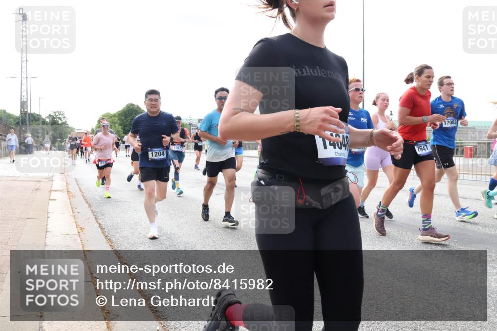 29.06.2025 - hella hamburg halbmarathon Lena Gebhardt http://msf.ph/oto/8415982 29.06.2025 10:17:39 Lombardsbrücke 1204, 10677, 14048, 7647, 17083, 1015, 1083, 1204, 1274, 1458, 1477, 1622, 1641, 1749, 1795, 2094, 2259, 2305, 2548, 2860, 3138, 3292, 3464, 3466, 3802, 3803, 4194, 4218, 4852, 5002, 5004, 5023, 5290, 5611, 5733, 6126, 6128, 6254, 6336, 6352, 6520, 6522, 6786, 7011, 7258, 7291, 7410, 7413, 7445, 7566, 7647, 7844, 7945, 8144, 8210, 8253, 8309, 8351, 8433, 8799, 8895, 9152, 9259, 9400, 9798, 9848, 9964, 10174, 10509 meine-sportfotos.de
