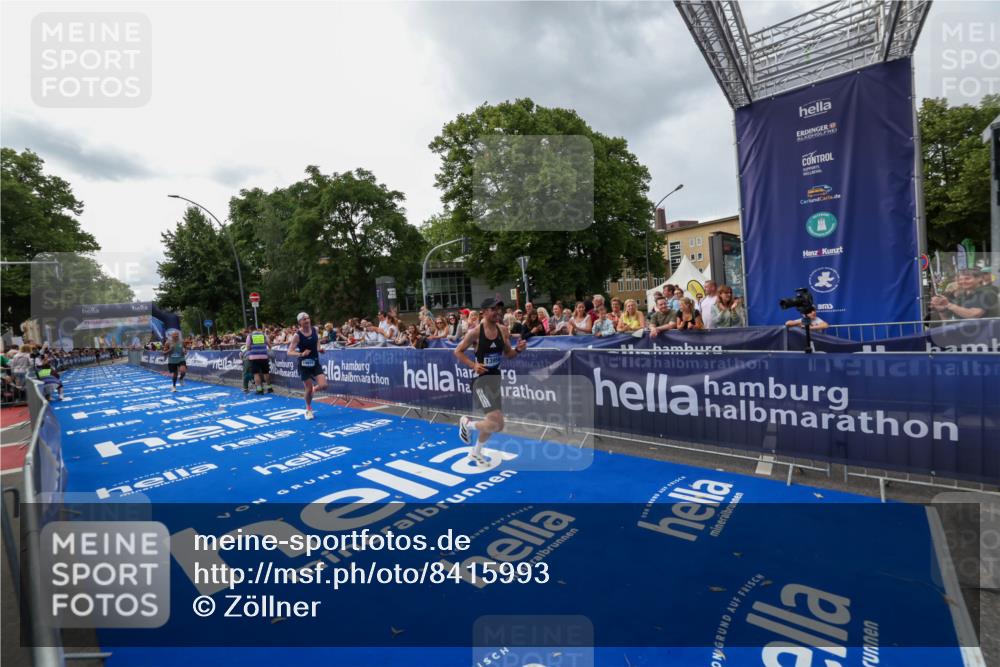 29.06.2025 - hella hamburg halbmarathon Zöllner http://msf.ph/oto/8415993 29.06.2025 10:27:07 Ziel 12641, 13780, 13956, 14828, 15671 meine-sportfotos.de