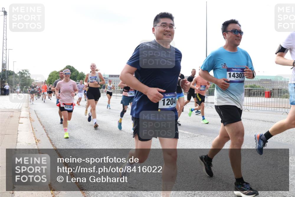 29.06.2025 - hella hamburg halbmarathon Lena Gebhardt http://msf.ph/oto/8416022 29.06.2025 10:17:40 Lombardsbrücke 6336, 4218, 10677, 1204, 1170, 14307, 1015, 1083, 1204, 1274, 1458, 1477, 1622, 1641, 1749, 1795, 2094, 2259, 2305, 2548, 2860, 3138, 3292, 3464, 3466, 3802, 3803, 4194, 4218, 4852, 5002, 5004, 5023, 5290, 5611, 5733, 6126, 6128, 6254, 6336, 6352, 6520, 6522, 6786, 7011, 7258, 7291, 7410, 7413, 7445, 7566, 7647, 7844, 7945, 8128, 8144, 8210, 8253, 8309, 8351, 8433, 8799, 8895, 9152, 9259, 9400, 9798, 9848, 9964, 10174, 10509 meine-sportfotos.de