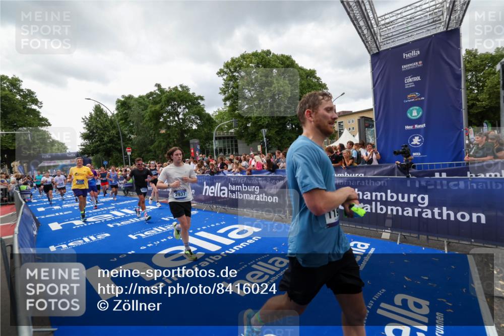 29.06.2025 - hella hamburg halbmarathon Zöllner http://msf.ph/oto/8416024 29.06.2025 10:49:45 Ziel 2504, 2706, 2937, 3060, 3543, 5894, 5978, 6115, 6125, 7332, 9463, 9551, 9619, 9723, 9924, 11977, 13159, 14794, 16843, 16877, 17282, 17753, 18058, 18451, 18926 meine-sportfotos.de