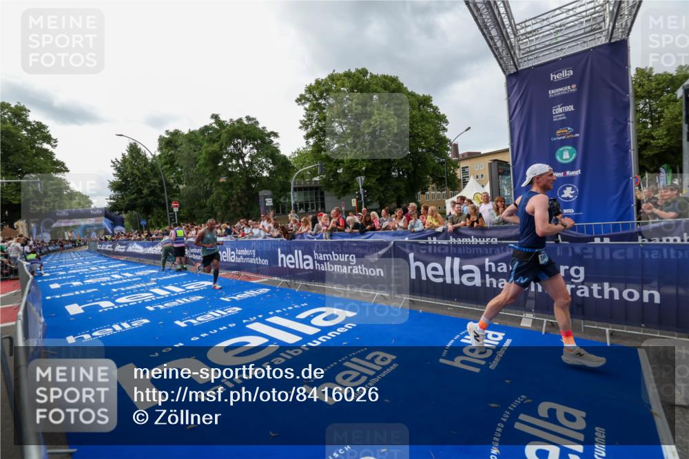29.06.2025 - hella hamburg halbmarathon Zöllner http://msf.ph/oto/8416026 29.06.2025 10:27:09 Ziel 14828, 15671 meine-sportfotos.de