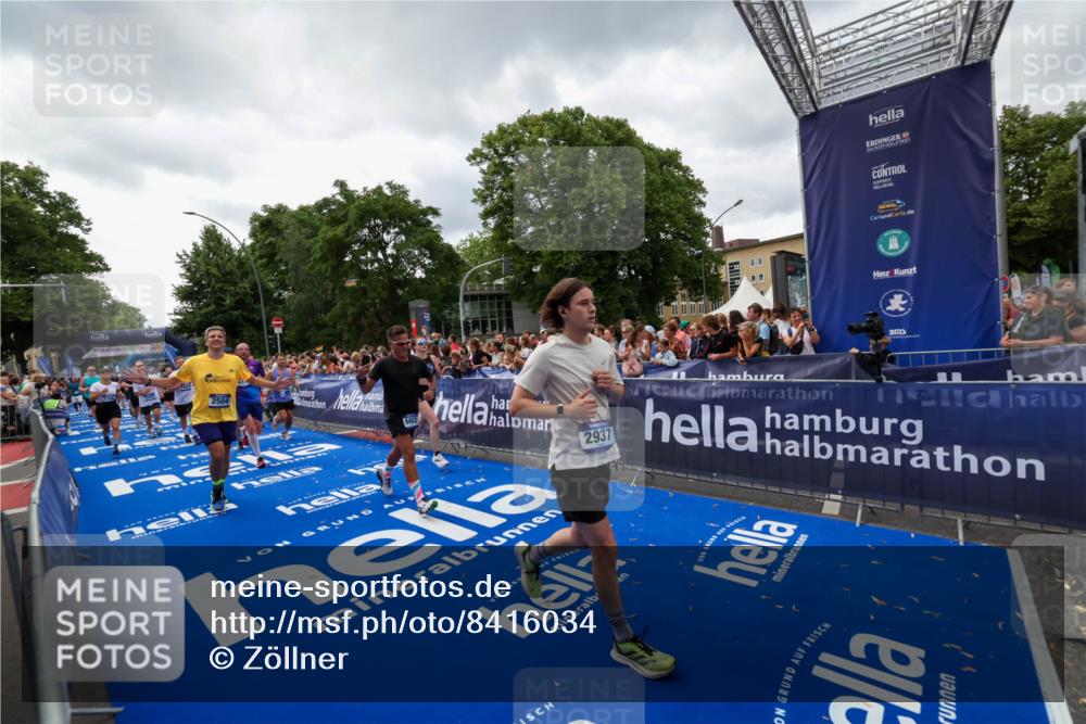 29.06.2025 - hella hamburg halbmarathon Zöllner http://msf.ph/oto/8416034 29.06.2025 10:49:45 Ziel 2504, 2706, 2937, 3060, 3543, 5894, 5978, 6115, 6125, 7332, 9463, 9551, 9619, 9723, 9924, 11977, 13159, 14794, 16843, 16877, 17282, 17753, 18058, 18451, 18926 meine-sportfotos.de