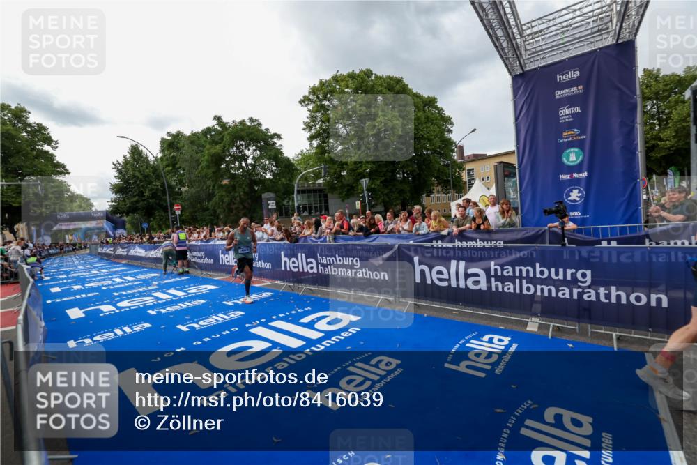 29.06.2025 - hella hamburg halbmarathon Zöllner http://msf.ph/oto/8416039 29.06.2025 10:27:09 Ziel 14828, 15671 meine-sportfotos.de