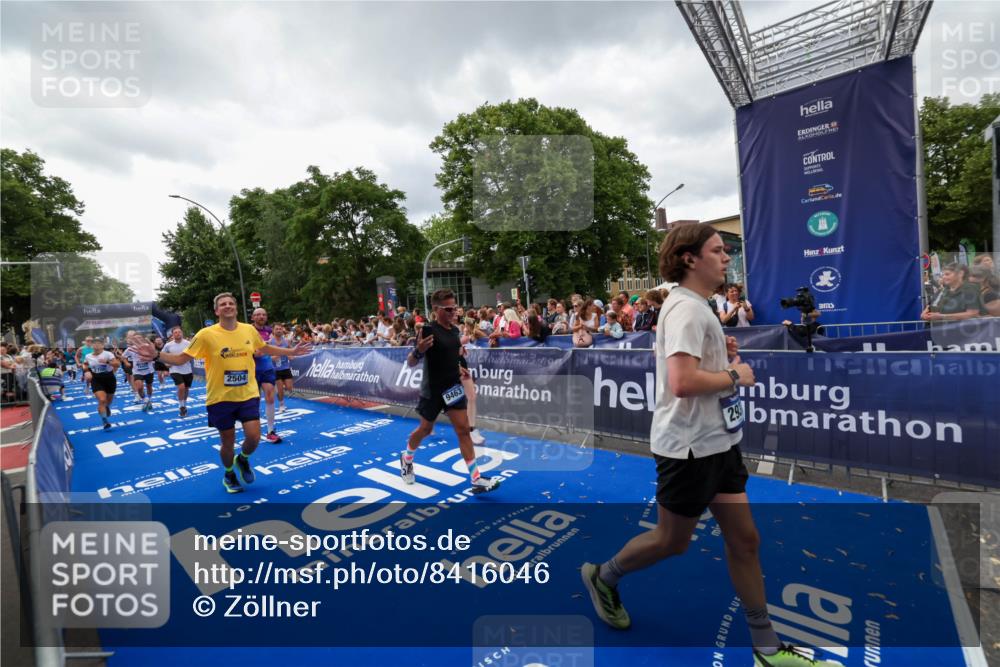 29.06.2025 - hella hamburg halbmarathon Zöllner http://msf.ph/oto/8416046 29.06.2025 10:49:46 Ziel 2504, 2706, 2937, 3060, 3543, 5894, 5978, 6115, 6125, 7332, 9463, 9551, 9619, 9723, 9924, 13159, 14794, 16843, 16877, 17282, 17753, 18058, 18451, 18926 meine-sportfotos.de