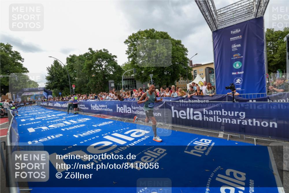 29.06.2025 - hella hamburg halbmarathon Zöllner http://msf.ph/oto/8416056 29.06.2025 10:27:10 Ziel 14828 meine-sportfotos.de