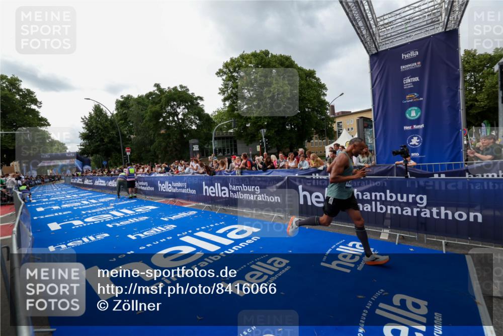 29.06.2025 - hella hamburg halbmarathon Zöllner http://msf.ph/oto/8416066 29.06.2025 10:27:10 Ziel 14828 meine-sportfotos.de