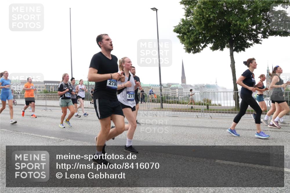 29.06.2025 - hella hamburg halbmarathon Lena Gebhardt http://msf.ph/oto/8416070 29.06.2025 10:51:41 Lombardsbrücke 474, 2736, 2778, 1617, 1997, 2202, 2308, 2380, 2484, 2485, 2593, 2736, 2778, 3240, 3991, 4652, 4748, 4808, 4878, 5291, 5357, 5394, 5534, 5716, 5717, 6007, 6091, 6604, 6885, 6945, 6947, 6954, 6961, 7682, 7769, 7841, 7871, 7992, 8040, 8125, 8399, 8672, 9166, 9220, 9340, 9462, 9582, 9583, 9590, 9594, 9673, 9763, 10496, 10521, 10533, 10693, 10830, 11034, 11101, 11268, 11575, 11875, 12065 meine-sportfotos.de
