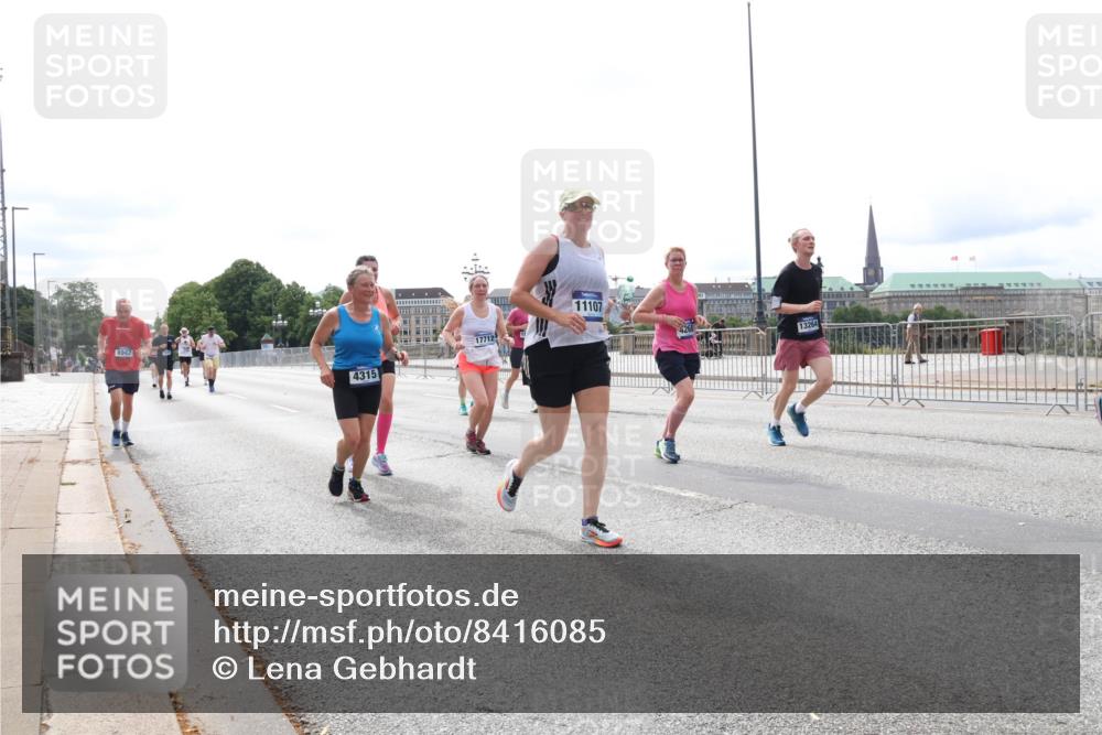 29.06.2025 - hella hamburg halbmarathon Lena Gebhardt http://msf.ph/oto/8416085 29.06.2025 10:26:27 Lombardsbrücke 8942, 4315, 17712, 11107, 13264, 1300, 2643, 3617, 4267, 4268, 4315, 4507, 4509, 4844, 6159, 6905, 7929, 8079, 8276, 8306, 8357, 8674, 8942, 9186, 11107, 11139, 11270, 12126, 12826, 12827, 13264, 14063, 14179, 14356, 14726, 14930, 15807, 16788, 17300, 17675, 17712, 18074, 18087, 19144 meine-sportfotos.de