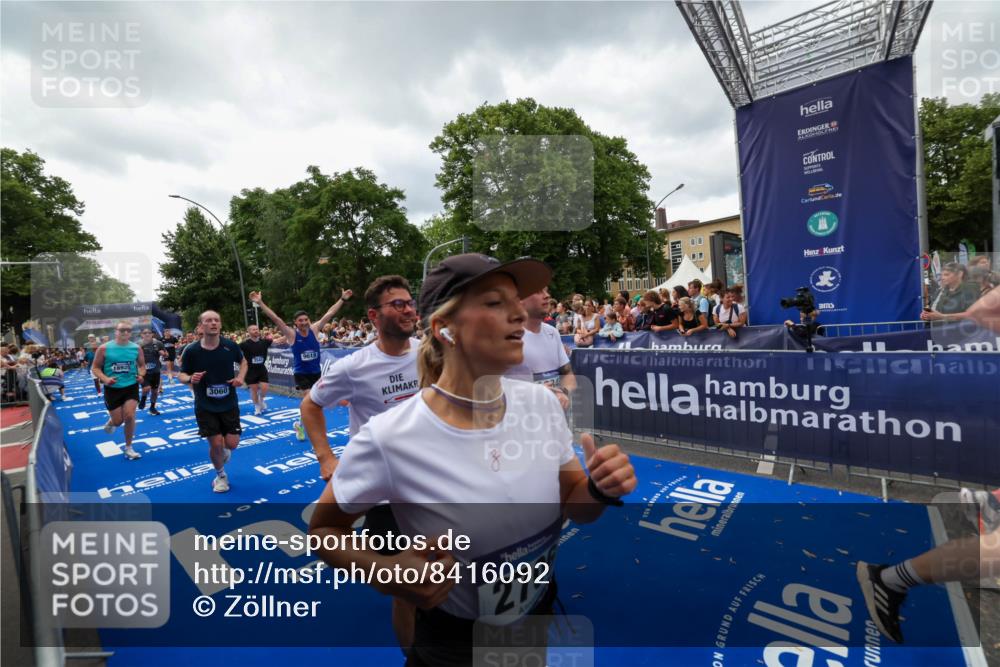 29.06.2025 - hella hamburg halbmarathon Zöllner http://msf.ph/oto/8416092 29.06.2025 10:49:48 Ziel 2706, 3060, 3543, 5894, 6115, 6125, 7332, 9551, 9619, 9723, 9924, 11975, 13159, 14794, 16843, 16877, 17282, 17753, 18058, 18451, 18926 meine-sportfotos.de