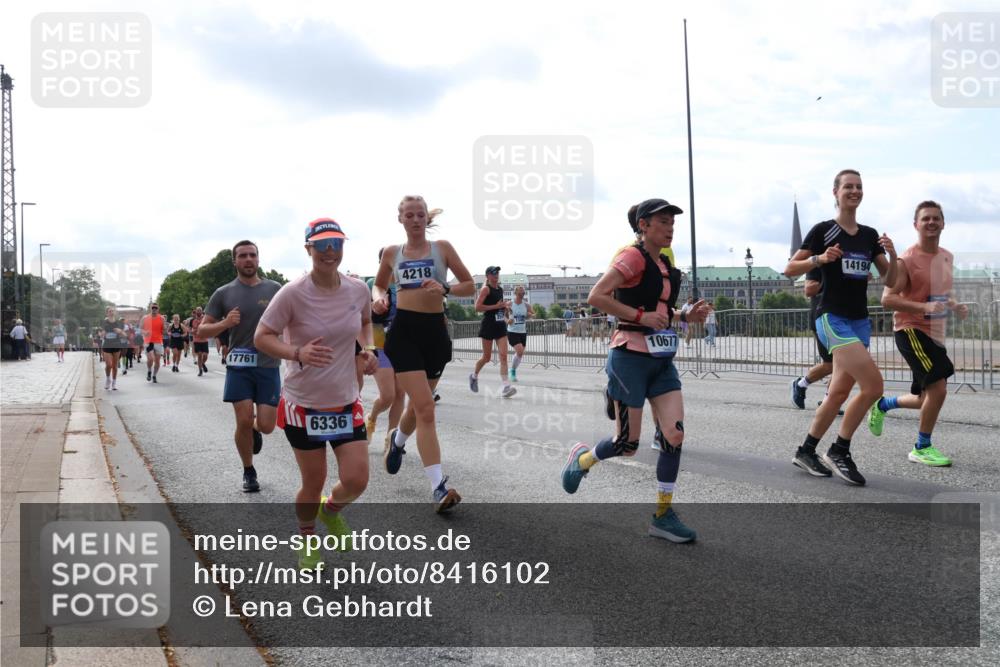 29.06.2025 - hella hamburg halbmarathon Lena Gebhardt http://msf.ph/oto/8416102 29.06.2025 10:17:41 Lombardsbrücke 17761, 6336, 4218, 1419, 1015, 1083, 1204, 1274, 1458, 1477, 1622, 1641, 1749, 1795, 2094, 2259, 2305, 2548, 2860, 3138, 3292, 3464, 3466, 3802, 3803, 4194, 4218, 4852, 5002, 5004, 5023, 5290, 5611, 5733, 6126, 6128, 6254, 6336, 6352, 6520, 6522, 6786, 7011, 7258, 7291, 7410, 7413, 7445, 7566, 7647, 7844, 7945, 8128, 8144, 8210, 8253, 8309, 8351, 8433, 8607, 8799, 8895, 9152, 9259, 9400, 9734, 9798, 9848, 9964, 10174, 10509 meine-sportfotos.de