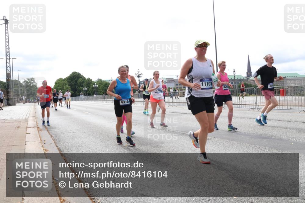29.06.2025 - hella hamburg halbmarathon Lena Gebhardt http://msf.ph/oto/8416104 29.06.2025 10:26:28 Lombardsbrücke 8942, 4315, 17712, 11107, 4268, 1300, 2643, 3617, 4267, 4268, 4315, 4507, 4509, 4844, 6159, 6905, 7929, 8079, 8276, 8306, 8357, 8674, 8942, 9186, 11107, 11139, 11270, 12126, 12826, 12827, 13264, 14063, 14179, 14356, 14726, 14930, 15027, 15807, 16788, 17300, 17675, 17712, 18074, 18087, 18516, 19144 meine-sportfotos.de