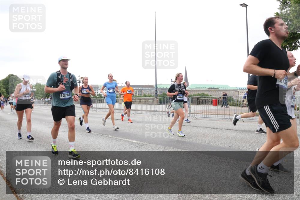 29.06.2025 - hella hamburg halbmarathon Lena Gebhardt http://msf.ph/oto/8416108 29.06.2025 10:51:42 Lombardsbrücke 6961, 13769, 1997, 4748, 27, 1617, 1997, 2202, 2308, 2380, 2484, 2485, 2593, 2736, 2778, 3240, 3991, 4606, 4652, 4748, 4808, 4878, 5291, 5357, 5394, 5534, 5716, 5717, 6007, 6091, 6604, 6885, 6945, 6947, 6954, 6961, 7682, 7769, 7841, 7871, 7992, 8040, 8125, 8399, 8621, 8672, 9220, 9340, 9462, 9582, 9583, 9590, 9594, 9673, 9763, 10496, 10521, 10533, 10693, 10830, 11034, 11101, 11268, 11575, 11875, 12065 meine-sportfotos.de