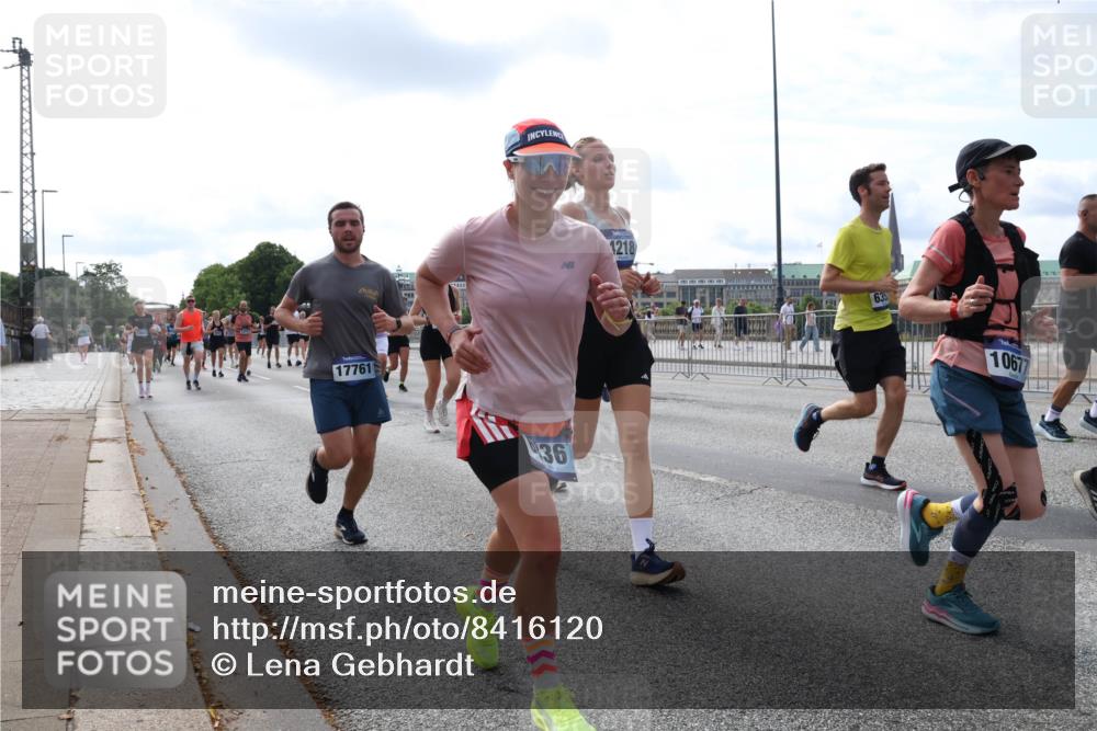 29.06.2025 - hella hamburg halbmarathon Lena Gebhardt http://msf.ph/oto/8416120 29.06.2025 10:17:41 Lombardsbrücke 17761, 36, 1218, 10677, 1015, 1083, 1204, 1274, 1458, 1477, 1622, 1641, 1749, 1795, 2094, 2259, 2305, 2548, 2860, 3138, 3292, 3464, 3466, 3802, 3803, 4194, 4218, 4852, 5002, 5004, 5023, 5290, 5611, 5733, 6126, 6128, 6254, 6336, 6352, 6520, 6522, 6786, 7011, 7258, 7291, 7410, 7413, 7445, 7566, 7647, 7844, 7945, 8128, 8144, 8210, 8253, 8309, 8351, 8433, 8607, 8799, 8895, 9152, 9259, 9400, 9734, 9798, 9848, 9964, 10174, 10509 meine-sportfotos.de