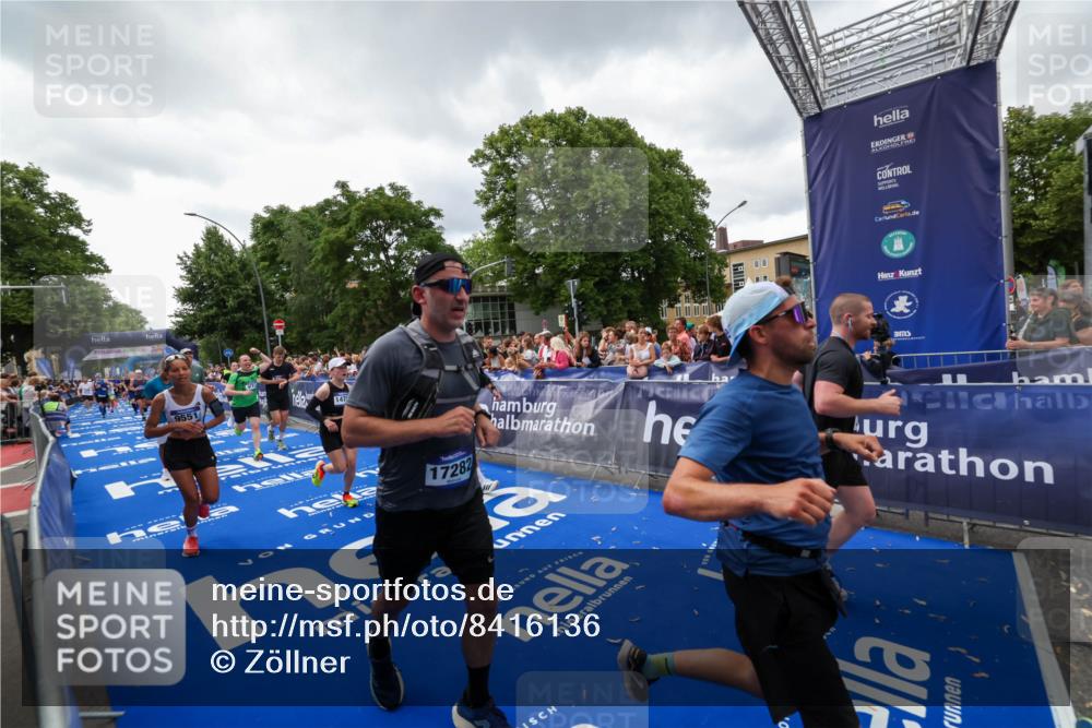 29.06.2025 - hella hamburg halbmarathon Zöllner http://msf.ph/oto/8416136 29.06.2025 10:49:51 Ziel 3543, 4017, 5460, 5894, 6125, 9126, 9200, 9551, 9597, 9723, 9924, 11975, 13159, 13463, 14794, 16800, 16877, 17282, 17753, 18926, 19109, 19122 meine-sportfotos.de