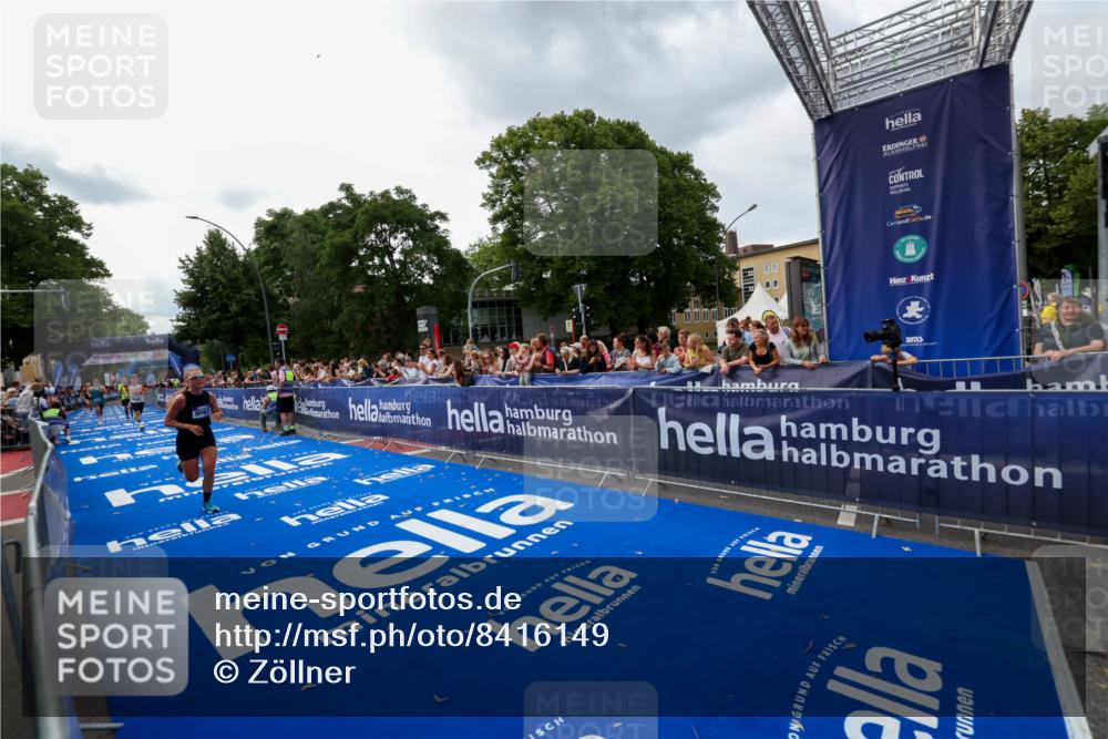 29.06.2025 - hella hamburg halbmarathon Zöllner http://msf.ph/oto/8416149 29.06.2025 10:27:19 Ziel 9097, 15136, 15583, 18037, 18124 meine-sportfotos.de