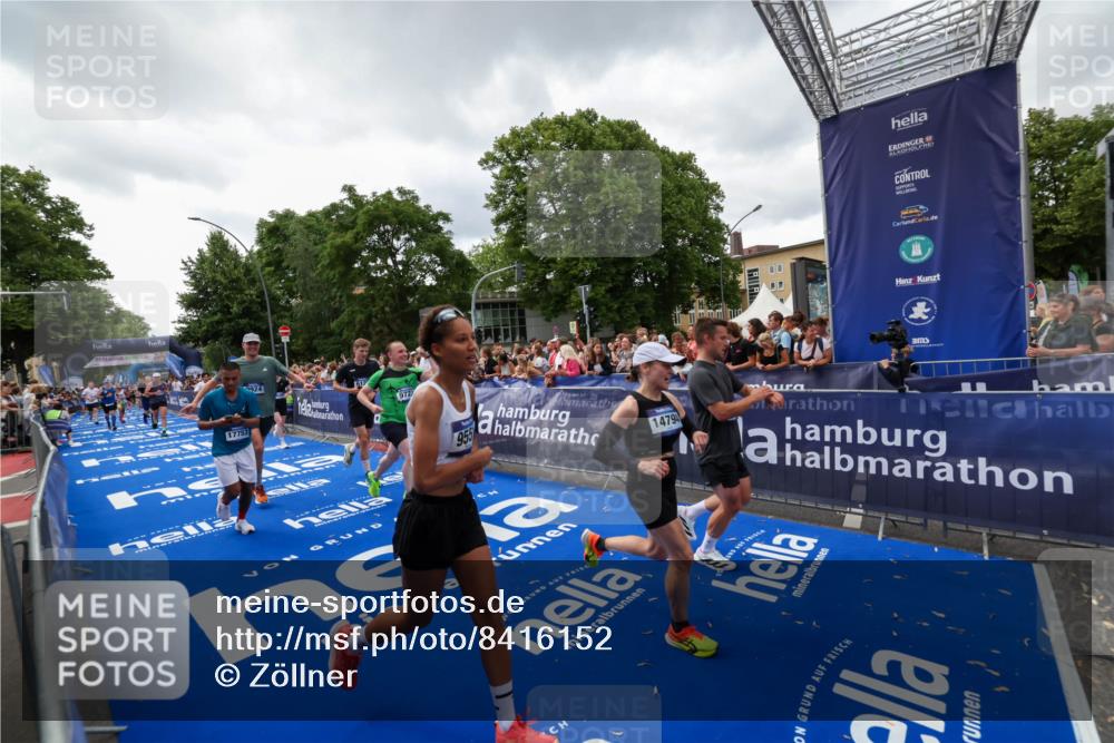 29.06.2025 - hella hamburg halbmarathon Zöllner http://msf.ph/oto/8416152 29.06.2025 10:49:52 Ziel 3543, 4017, 5460, 5894, 6125, 8455, 9126, 9200, 9551, 9597, 9723, 9924, 11975, 13159, 13463, 14794, 16800, 17282, 17753, 19109, 19122 meine-sportfotos.de