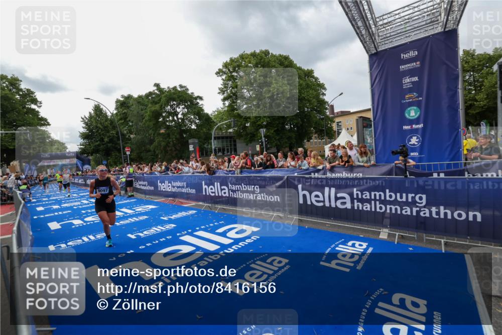 29.06.2025 - hella hamburg halbmarathon Zöllner http://msf.ph/oto/8416156 29.06.2025 10:27:20 Ziel 9097, 15136, 15583, 18037, 18124 meine-sportfotos.de