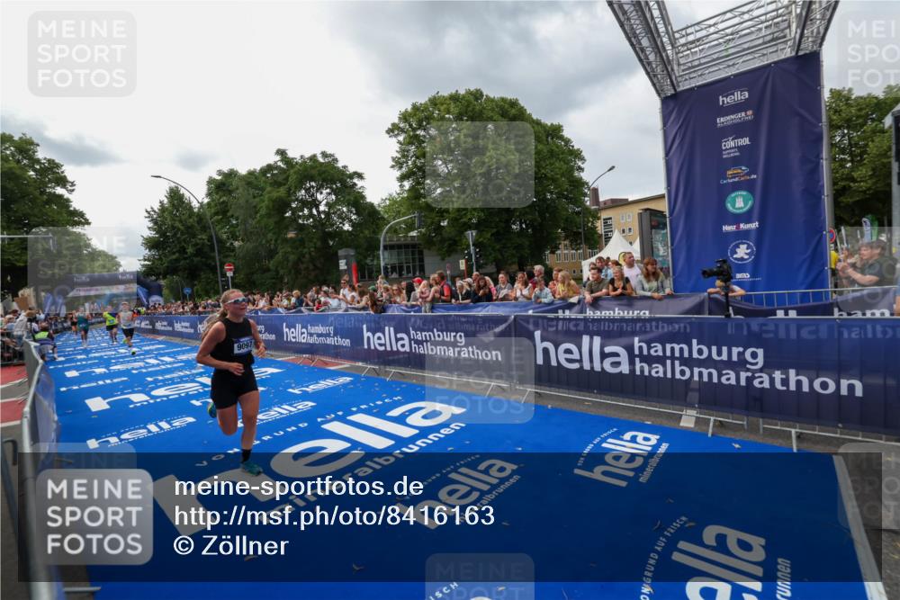 29.06.2025 - hella hamburg halbmarathon Zöllner http://msf.ph/oto/8416163 29.06.2025 10:27:20 Ziel 9097, 15136, 15583, 18037, 18124 meine-sportfotos.de