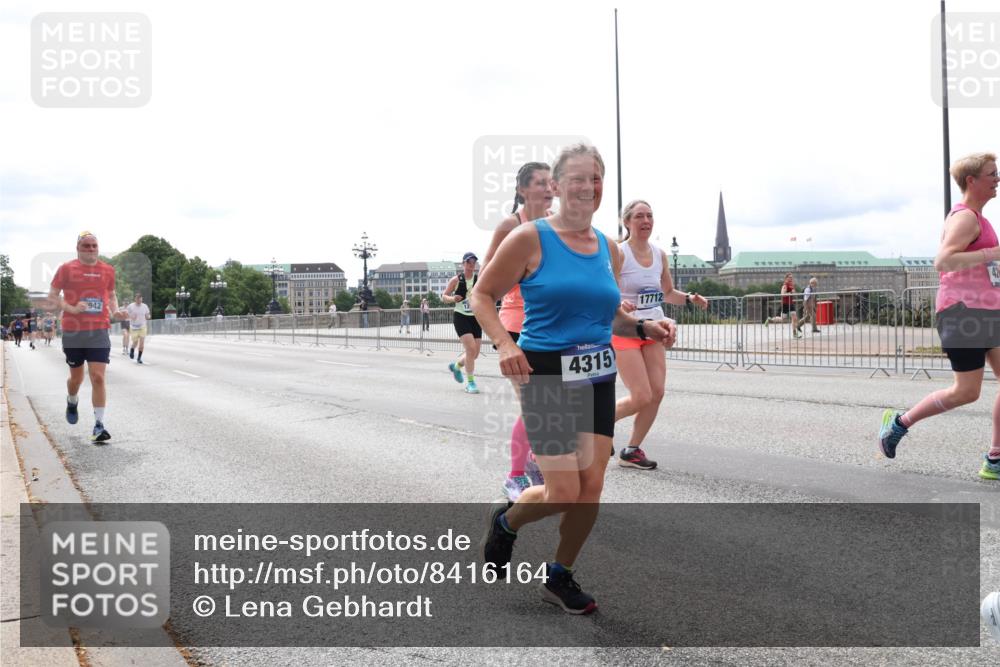 29.06.2025 - hella hamburg halbmarathon Lena Gebhardt http://msf.ph/oto/8416164 29.06.2025 10:26:29 Lombardsbrücke 4315, 17712, 42, 1300, 2643, 3617, 4267, 4268, 4315, 4507, 4509, 4844, 6159, 6625, 6905, 7929, 8079, 8276, 8306, 8357, 8674, 8942, 9186, 11107, 11139, 11270, 12126, 12826, 12827, 13264, 14063, 14356, 14726, 14930, 15027, 15807, 15878, 16788, 17300, 17675, 17712, 18074, 18087, 18516, 19144 meine-sportfotos.de