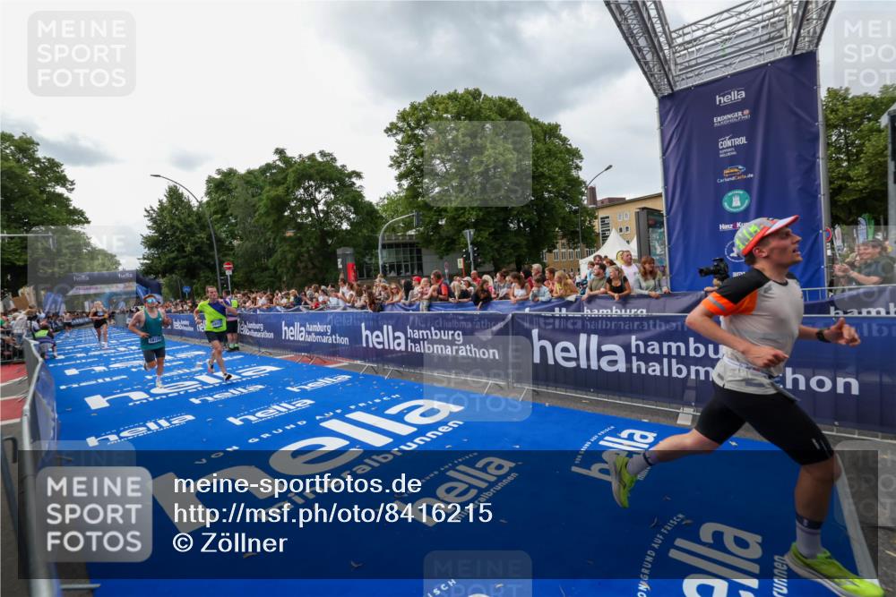 29.06.2025 - hella hamburg halbmarathon Zöllner http://msf.ph/oto/8416215 29.06.2025 10:27:23 Ziel 14019, 15136, 15576, 15583, 18037, 18124 meine-sportfotos.de