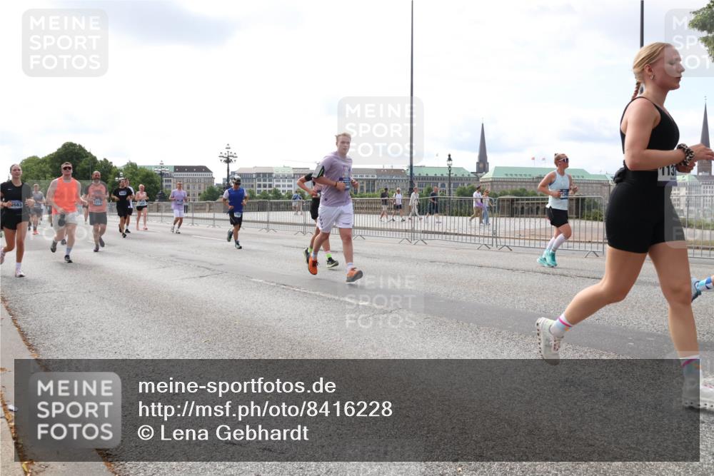 29.06.2025 - hella hamburg halbmarathon Lena Gebhardt http://msf.ph/oto/8416228 29.06.2025 10:17:43 Lombardsbrücke 1274, 2683, 113, 1015, 1159, 1160, 1204, 1274, 1458, 1477, 1622, 1641, 1749, 1795, 2094, 2259, 2305, 2548, 2860, 3138, 3292, 3802, 3803, 4194, 4218, 4852, 5002, 5004, 5290, 5611, 5733, 6126, 6128, 6254, 6336, 6352, 6520, 6522, 6786, 7011, 7094, 7258, 7291, 7410, 7413, 7445, 7566, 7641, 7647, 7649, 7844, 7945, 8128, 8144, 8210, 8309, 8351, 8433, 8607, 8799, 8895, 9152, 9259, 9400, 9717, 9734, 9798, 9848, 9964, 10174, 10332, 10509 meine-sportfotos.de