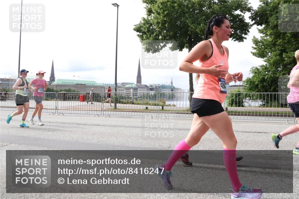 29.06.2025 - hella hamburg halbmarathon Lena Gebhardt http://msf.ph/oto/8416247 29.06.2025 10:26:30 Lombardsbrücke 12827, 12826, 426, 1300, 2643, 3617, 4267, 4268, 4315, 4507, 4509, 4844, 6159, 6625, 6905, 7929, 8079, 8276, 8306, 8357, 8674, 8942, 9186, 11107, 11270, 11740, 12126, 12826, 12827, 13264, 14063, 14356, 14726, 14930, 15027, 15807, 15878, 16788, 17300, 17675, 17712, 18074, 18087, 18516, 19144 meine-sportfotos.de