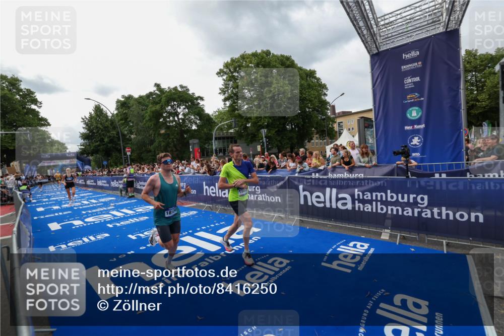 29.06.2025 - hella hamburg halbmarathon Zöllner http://msf.ph/oto/8416250 29.06.2025 10:27:25 Ziel 14019, 15136, 15576, 18037, 18124 meine-sportfotos.de