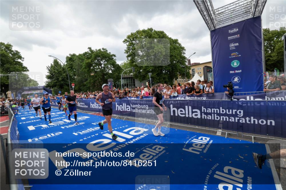 29.06.2025 - hella hamburg halbmarathon Zöllner http://msf.ph/oto/8416251 29.06.2025 10:49:56 Ziel 2540, 4017, 5460, 8454, 8455, 9126, 9200, 9491, 9597, 11975, 12527, 12733, 13463, 16716, 16732, 16800, 16887, 19109, 19122 meine-sportfotos.de