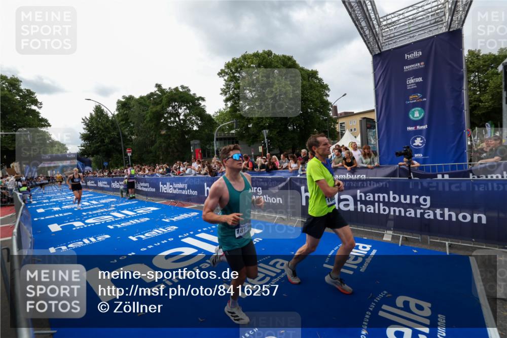 29.06.2025 - hella hamburg halbmarathon Zöllner http://msf.ph/oto/8416257 29.06.2025 10:27:25 Ziel 14019, 15136, 15576, 18037, 18124 meine-sportfotos.de