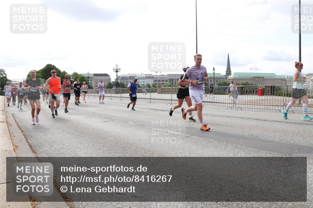 29.06.2025 - hella hamburg halbmarathon Lena Gebhardt http://msf.ph/oto/8416267 29.06.2025 10:17:44 Lombardsbrücke 1458, 1268, 1274, 12031, 1015, 1159, 1160, 1204, 1274, 1458, 1477, 1622, 1641, 1749, 1795, 2094, 2259, 2305, 2548, 2860, 2931, 3138, 3292, 3802, 3803, 4194, 4218, 4852, 5002, 5004, 5290, 5611, 5733, 6128, 6254, 6336, 6352, 6520, 6786, 7011, 7094, 7258, 7291, 7410, 7413, 7445, 7566, 7641, 7647, 7649, 7844, 7945, 8128, 8144, 8210, 8309, 8351, 8433, 8607, 8799, 8895, 9152, 9259, 9400, 9717, 9734, 9798, 9848, 9964, 10174, 10332, 10509 meine-sportfotos.de
