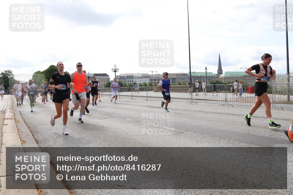 29.06.2025 - hella hamburg halbmarathon Lena Gebhardt http://msf.ph/oto/8416287 29.06.2025 10:17:45 Lombardsbrücke 83, 274, 1458, 9400, 1597, 7258, 1015, 1159, 1160, 1204, 1274, 1458, 1477, 1622, 1641, 1749, 1795, 2094, 2259, 2305, 2548, 2860, 2931, 3138, 3292, 3802, 3803, 4194, 4218, 4852, 5002, 5004, 5290, 5611, 5733, 6254, 6336, 6352, 6520, 6786, 7011, 7094, 7258, 7291, 7410, 7413, 7445, 7566, 7641, 7647, 7649, 7844, 7945, 8128, 8144, 8210, 8309, 8351, 8433, 8607, 8799, 8895, 9400, 9717, 9734, 9798, 9848, 9964, 10174, 10332, 10509 meine-sportfotos.de