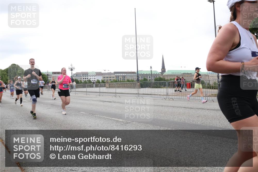 29.06.2025 - hella hamburg halbmarathon Lena Gebhardt http://msf.ph/oto/8416293 29.06.2025 10:51:44 Lombardsbrücke 1418, 1617, 1997, 2308, 2380, 2484, 2485, 2593, 2736, 2778, 3240, 3991, 4598, 4606, 4748, 4808, 4878, 5062, 5291, 5357, 5394, 5534, 5716, 5717, 6007, 6091, 6604, 6885, 6945, 6947, 6954, 6961, 7682, 7769, 7841, 7871, 7992, 8040, 8125, 8399, 8621, 8672, 9220, 9340, 9460, 9462, 9582, 9583, 9590, 9594, 9673, 9763, 10496, 10521, 10533, 10673, 10693, 10830, 11034, 11101, 11268, 11575, 11875, 12065 meine-sportfotos.de