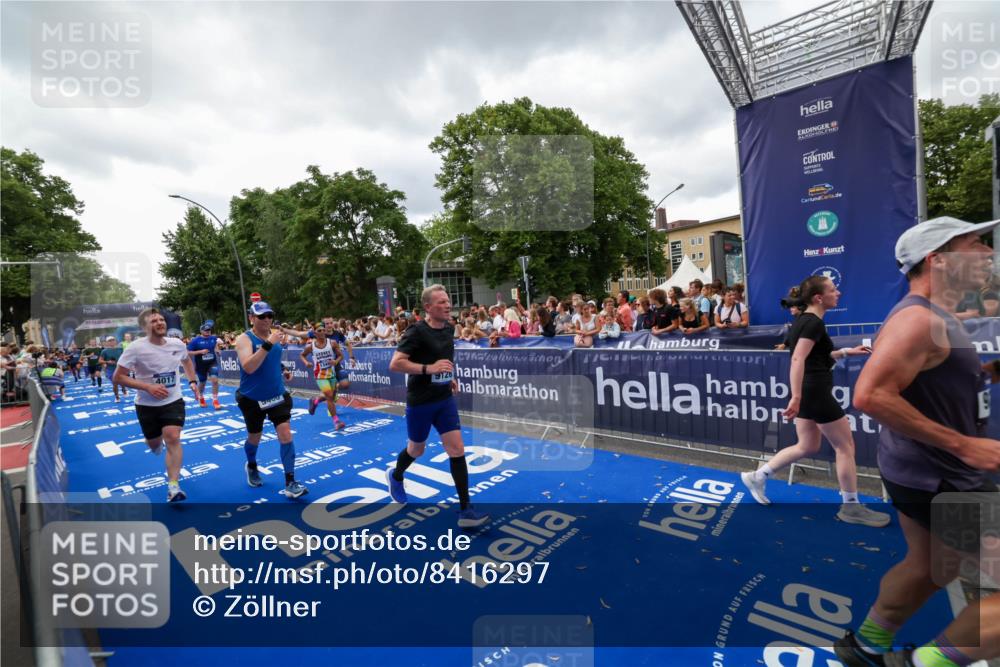 29.06.2025 - hella hamburg halbmarathon Zöllner http://msf.ph/oto/8416297 29.06.2025 10:49:57 Ziel 2540, 4017, 5460, 8454, 8455, 9126, 9200, 9491, 9597, 12527, 12733, 13463, 16716, 16732, 16800, 16887, 19109, 19122 meine-sportfotos.de