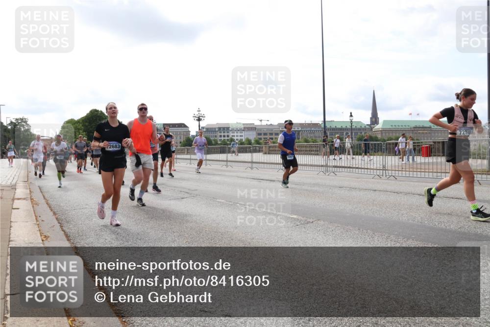29.06.2025 - hella hamburg halbmarathon Lena Gebhardt http://msf.ph/oto/8416305 29.06.2025 10:17:45 Lombardsbrücke 1458, 2683, 27, 7258, 1015, 1159, 1160, 1204, 1274, 1458, 1477, 1622, 1641, 1749, 1795, 2094, 2259, 2305, 2548, 2860, 2931, 3138, 3292, 3802, 3803, 4194, 4218, 4852, 5002, 5004, 5290, 5611, 5733, 6254, 6336, 6352, 6520, 6786, 7011, 7094, 7258, 7291, 7410, 7413, 7445, 7566, 7641, 7647, 7649, 7844, 7945, 8128, 8144, 8210, 8309, 8351, 8433, 8607, 8799, 8895, 9400, 9717, 9734, 9798, 9848, 9964, 10174, 10332, 10509 meine-sportfotos.de