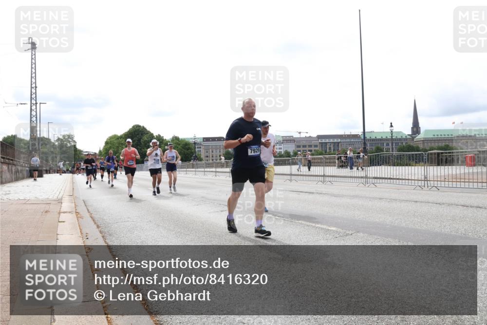 29.06.2025 - hella hamburg halbmarathon Lena Gebhardt http://msf.ph/oto/8416320 29.06.2025 10:26:34 Lombardsbrücke 4844, 7929, 1300, 2643, 3617, 4267, 4268, 4315, 4507, 4509, 4844, 6159, 6625, 6905, 7069, 7929, 8079, 8306, 8357, 8674, 8942, 9186, 11107, 11270, 11740, 12071, 12126, 12826, 12827, 13264, 14063, 14726, 14930, 15027, 15807, 15878, 16788, 17300, 17675, 17712, 18074, 18087, 18516 meine-sportfotos.de