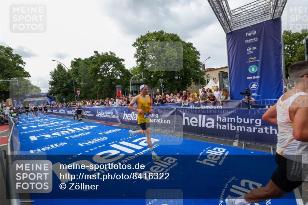 29.06.2025 - hella hamburg halbmarathon Zöllner http://msf.ph/oto/8416322 29.06.2025 10:27:30 Ziel 4678, 9804, 13941, 14019, 15576, 18567, 19114 meine-sportfotos.de