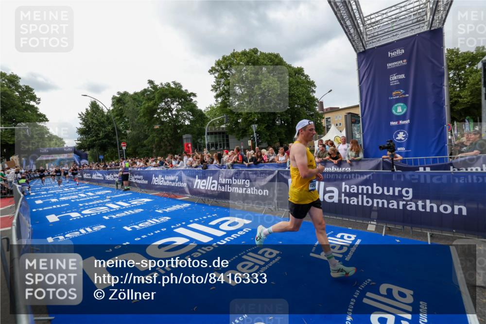 29.06.2025 - hella hamburg halbmarathon Zöllner http://msf.ph/oto/8416333 29.06.2025 10:27:31 Ziel 4678, 9804, 13941, 14019, 15576, 18567, 19114 meine-sportfotos.de