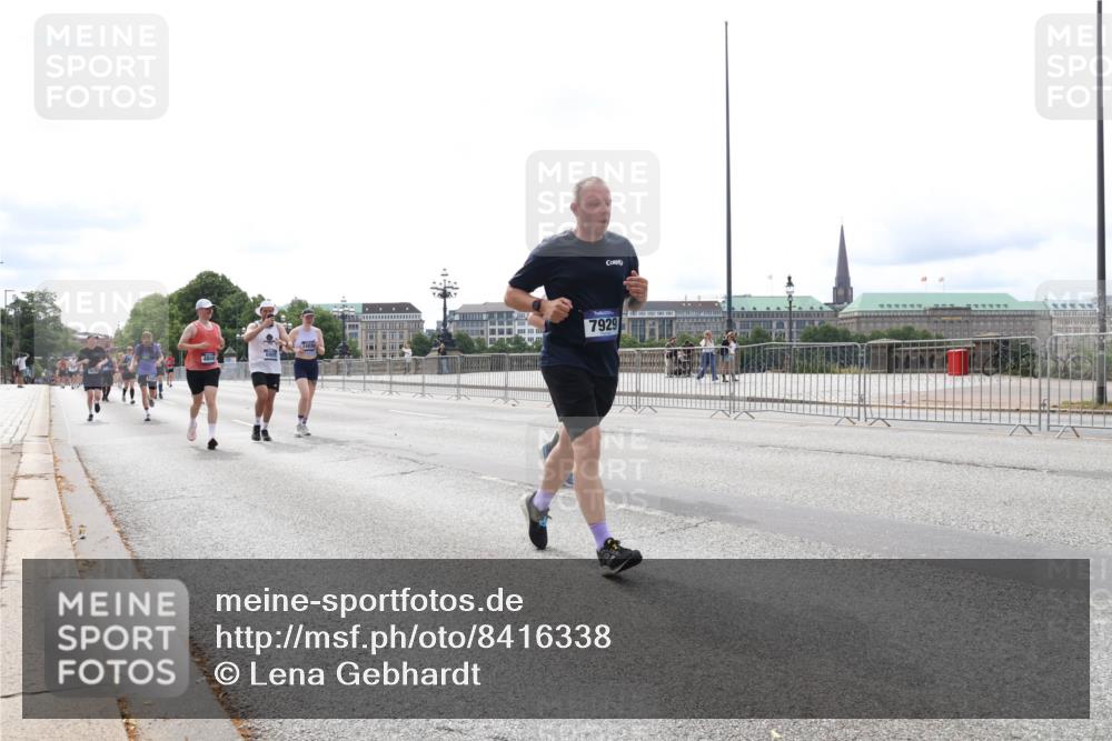 29.06.2025 - hella hamburg halbmarathon Lena Gebhardt http://msf.ph/oto/8416338 29.06.2025 10:26:35 Lombardsbrücke 4844, 7929, 1300, 2643, 3617, 4267, 4268, 4315, 4507, 4509, 4844, 6159, 6625, 6905, 7069, 7929, 8079, 8306, 8357, 8674, 8942, 9186, 11107, 11270, 11740, 12071, 12126, 12826, 12827, 13264, 14063, 14726, 14930, 15027, 15807, 15878, 16788, 17300, 17675, 17712, 18074, 18087, 18516 meine-sportfotos.de