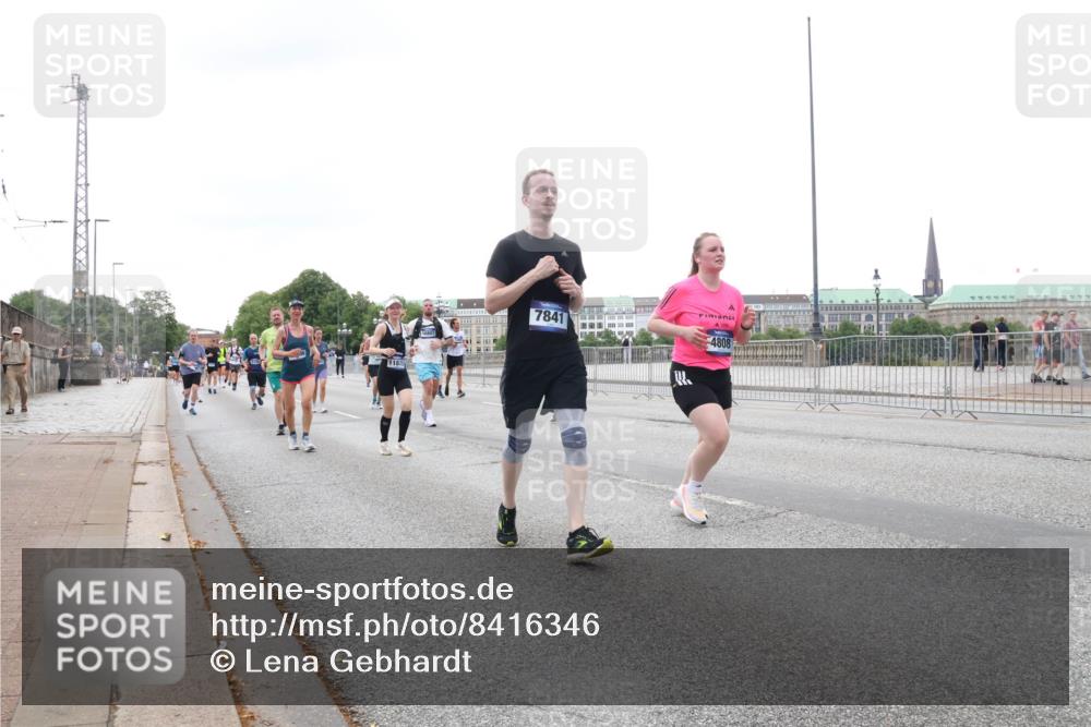 29.06.2025 - hella hamburg halbmarathon Lena Gebhardt http://msf.ph/oto/8416346 29.06.2025 10:51:45 Lombardsbrücke 11875, 7841, 4808, 1418, 1617, 1997, 2308, 2484, 2485, 2593, 2736, 2778, 3038, 3240, 3991, 4598, 4606, 4748, 4808, 4878, 5062, 5291, 5357, 5394, 5534, 5716, 5717, 6007, 6091, 6604, 6885, 6945, 6947, 6954, 6961, 7682, 7769, 7841, 7871, 7992, 8040, 8125, 8399, 8621, 8672, 9220, 9340, 9460, 9462, 9582, 9583, 9590, 9594, 9673, 9730, 9763, 10496, 10521, 10533, 10673, 10693, 10830, 11034, 11101, 11268, 11575, 11875, 12065 meine-sportfotos.de
